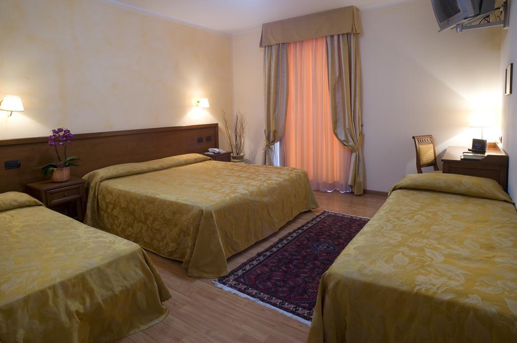 Hotel Scaligero Sommacampagna Buitenkant foto