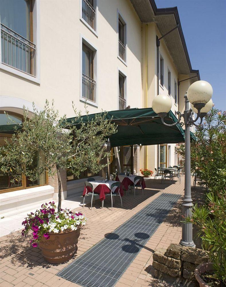 Hotel Scaligero Sommacampagna Buitenkant foto