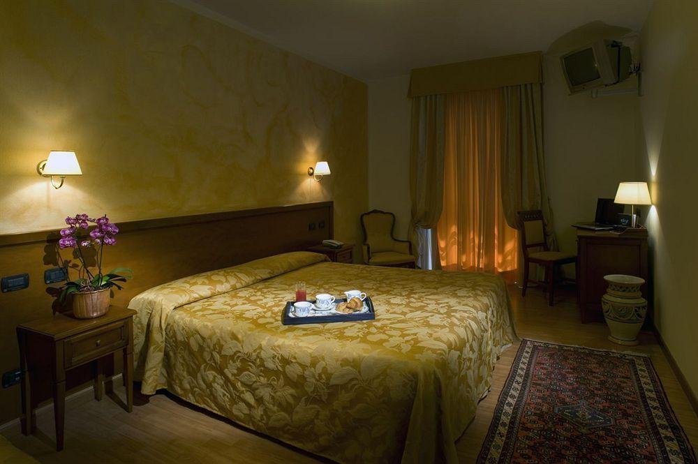 Hotel Scaligero Sommacampagna Buitenkant foto
