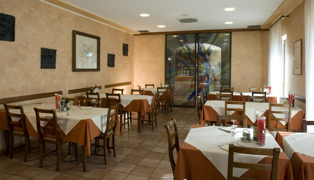 Hotel Scaligero Sommacampagna Buitenkant foto
