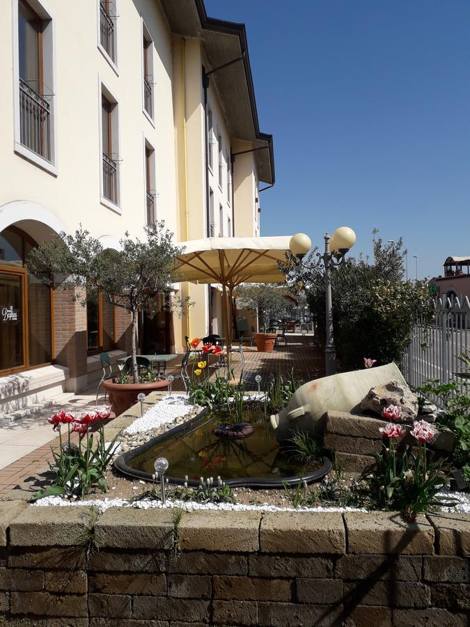 Hotel Scaligero Sommacampagna Buitenkant foto