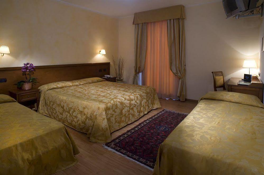 Hotel Scaligero Sommacampagna Buitenkant foto