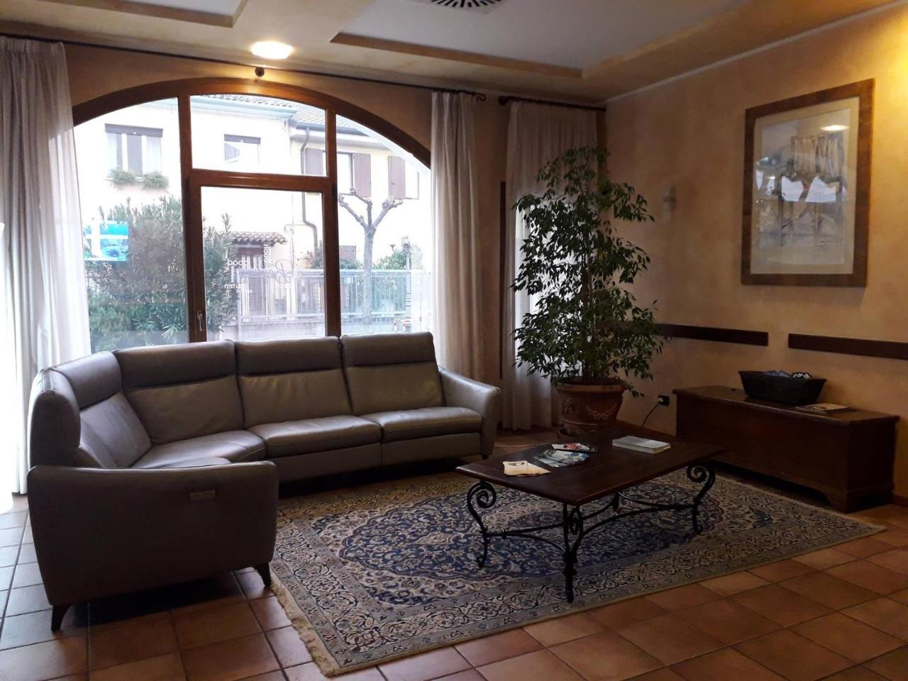 Hotel Scaligero Sommacampagna Buitenkant foto