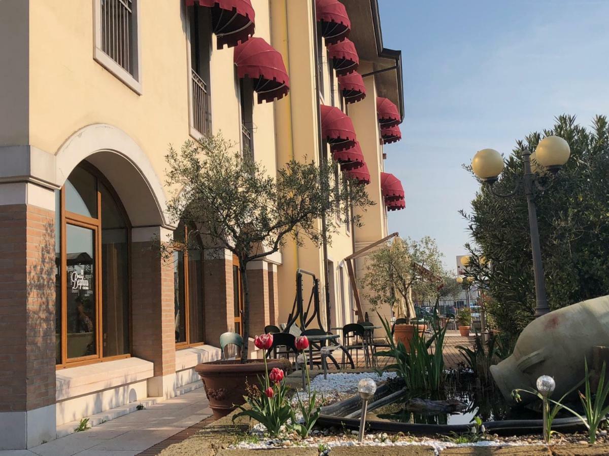 Hotel Scaligero Sommacampagna Buitenkant foto