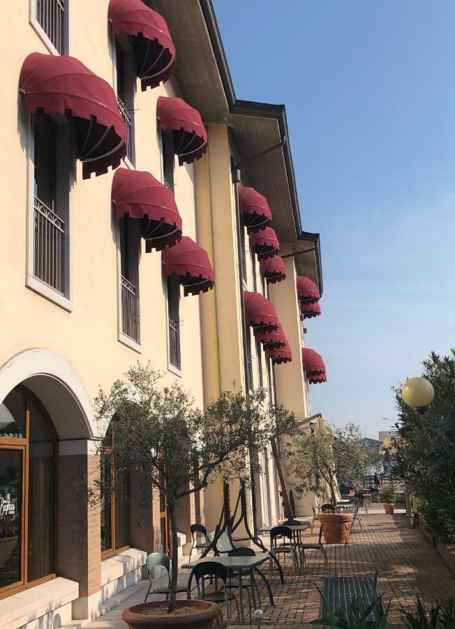 Hotel Scaligero Sommacampagna Buitenkant foto